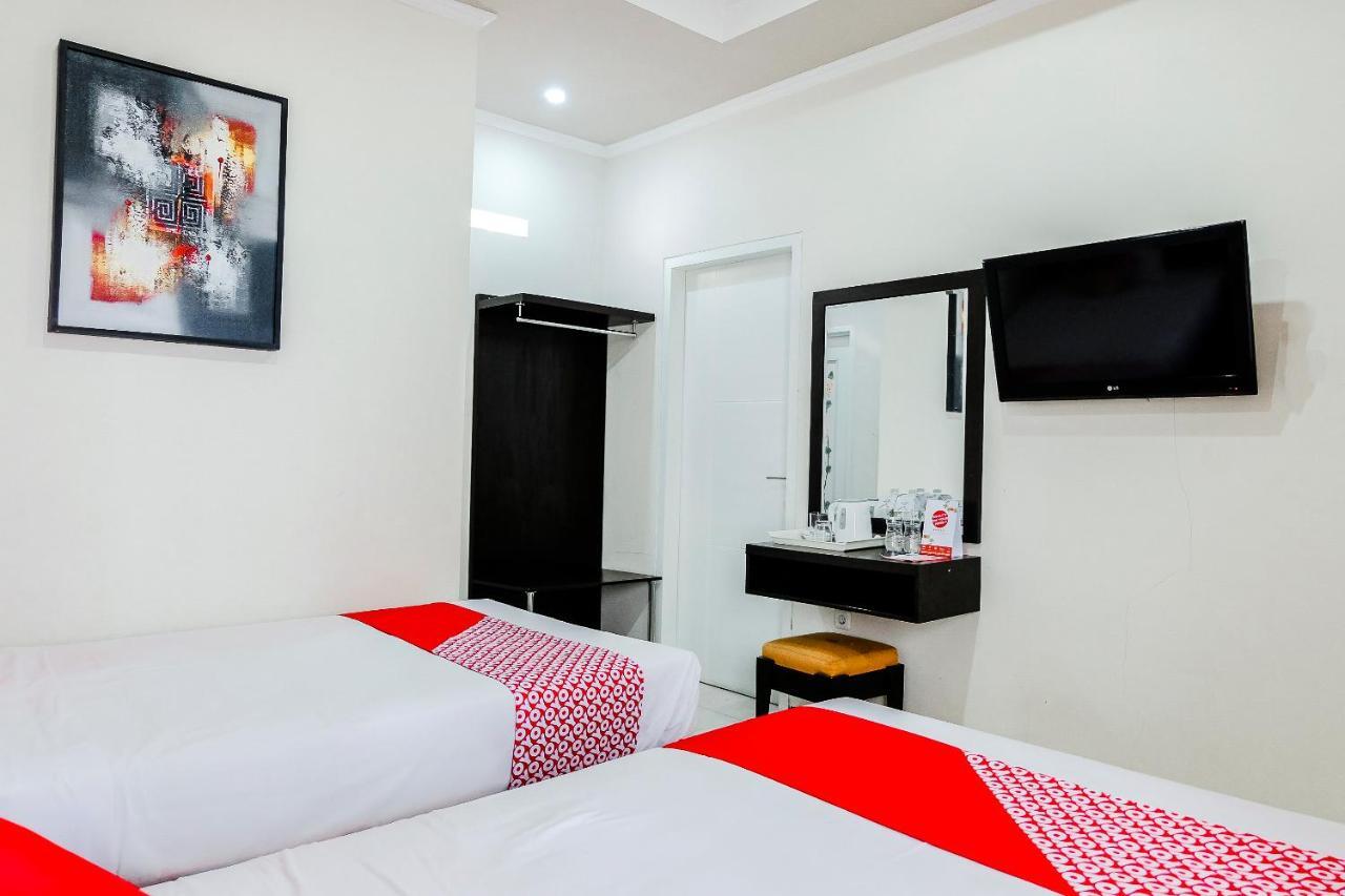 Oyo 803 Toetie Hotel Batu (East Java) Exterior foto